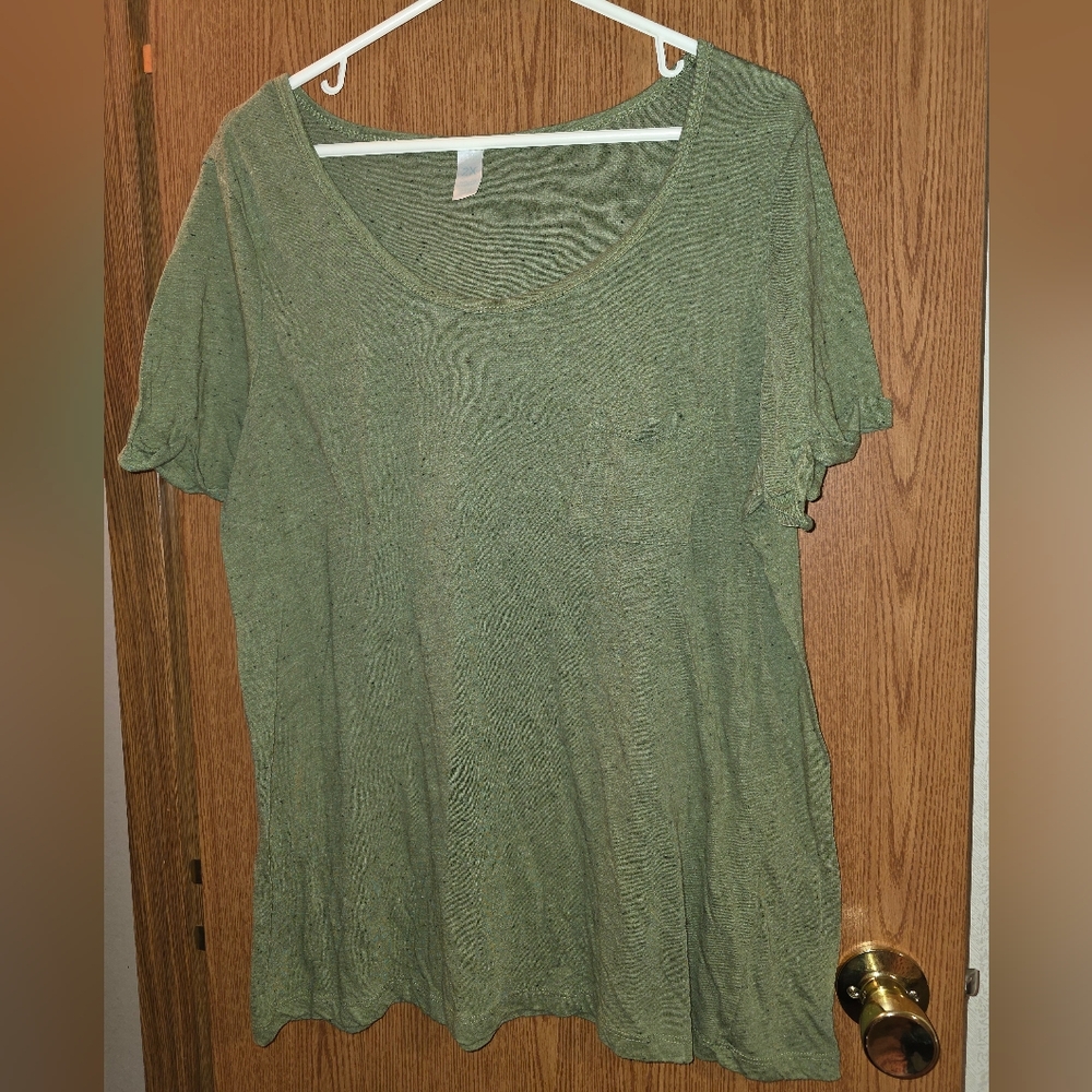 💓 3/$15 Pretty Green Women's 2X Scoop Neck Tee With Front Pocket
